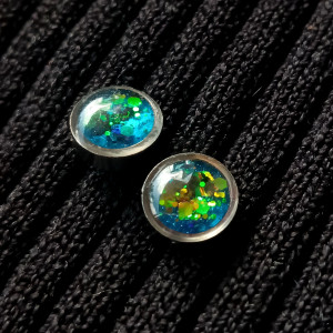 Mini świecące się kolczyki niebieskie zielone