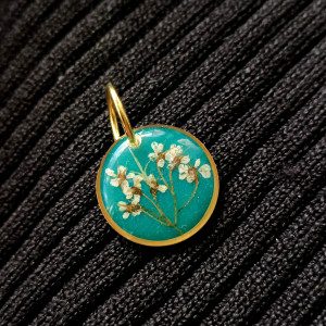 Zielony naszyjnik z dziką marchwią butelkowa zieleń żywica epoksydowa