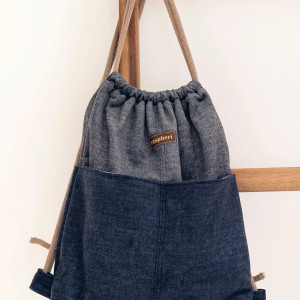 Niebieski welurowy workoplecak z kieszeniami