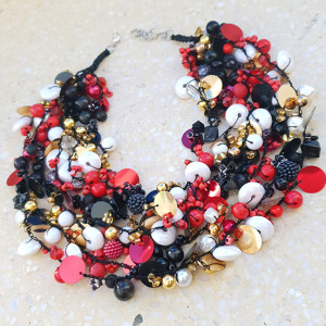 5867 elegancki wieczorowy naszyjnik; czarny, czerwony, biały, złoty naszyjnik