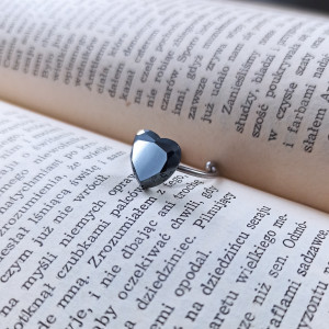 Pierścionek z hematytowym sercem