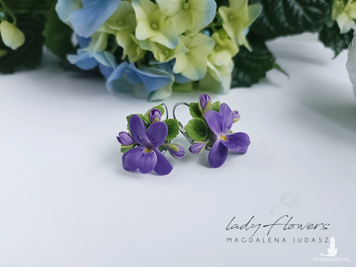 Kolczyki z fiolkami
