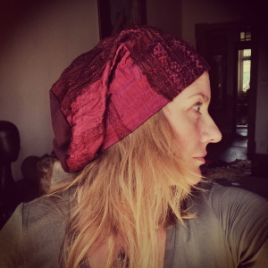 Czapka bordo  smerfetka