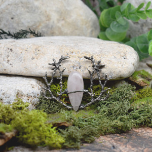 Wisior z różowym kwarcem i gałązkami #51