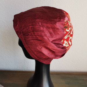 Czapka bordo  krotka