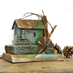 Leśny młyn - drewniany domek, dekoracja