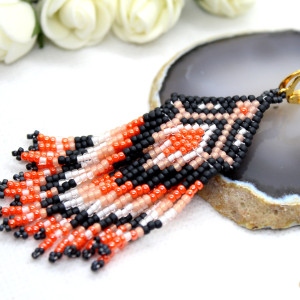 delikatne kolczyki typu indiańskie piórka