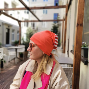 Czapka wiosenna pomarańczowa smerfetka