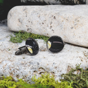 Czarne spinki do mankietów koszuli z oczkiem z geometrycznym wzorem #67
