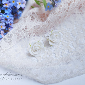 Kolczyki białe różyczki