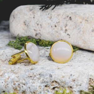 Złote spinki do mankietów koszuli z białym agatem #162