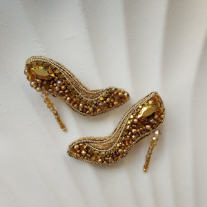 Broszka złota szpileczka