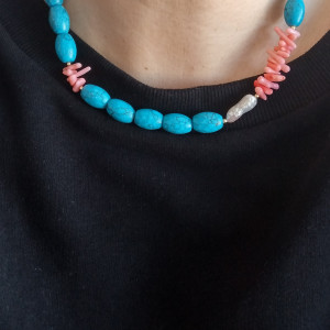 Naszyjnik koral i howlit