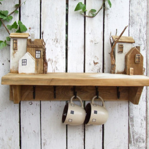 Półka 65 cm, z wieszakami i domkami, lite drewno