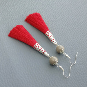 Czerwone chwosty kolczyki