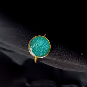 Turkusowy pierścionek z żywicy