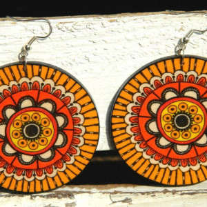 Kolczyki na lato lekkie duże koła, mandale pomarańczowe, biżuteria boho etno folk, mandala, Afryka, kolczyki afrykańskie w energetycznych kolorach, żółte czerwone czarne pomarańcz