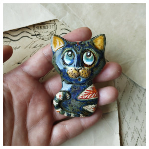 Broszka kotek z dużymi oczkami