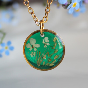 Złota zawieszka złoty wisiorek kwiat naszyjnik żywica z żywicy suszone kwiaty z kwiatami naturalne żywe kwiaty zielona butelkowa zieleń zgniła żywica epoksydowa szmaragd