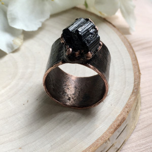 miedziany pierścionek z czarnym turmalinem r.18