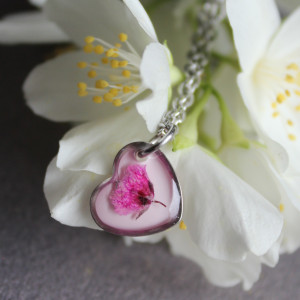 Srebrna zawieszka srebrny wisiorek kwiat naszyjnik żywica z żywicy kwiaty z kwiatami serce serduszko gipsówka