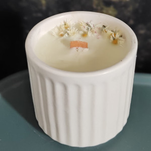 Świeca sojowa z naturalnymi olejkami z pomarańczy i goździka + stokrotki