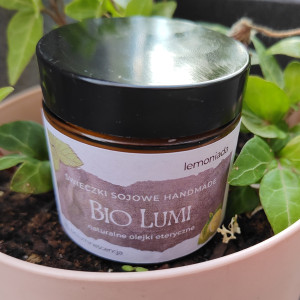 Mała świeczka o zapachu lemoniady z naturalnymi olejkami eterycznymi