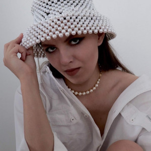 Perełkowy bucket hat