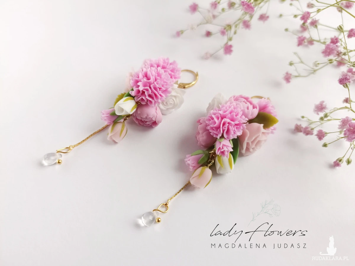 Kolczyki z różowymi kwiatami