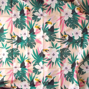 nowy obrus we wzory, pudrowy obrus 130x180, boho obrus 180x130, modny obrus na stół, duży obrus plamoodporny, tukan obrus dekoracyjny