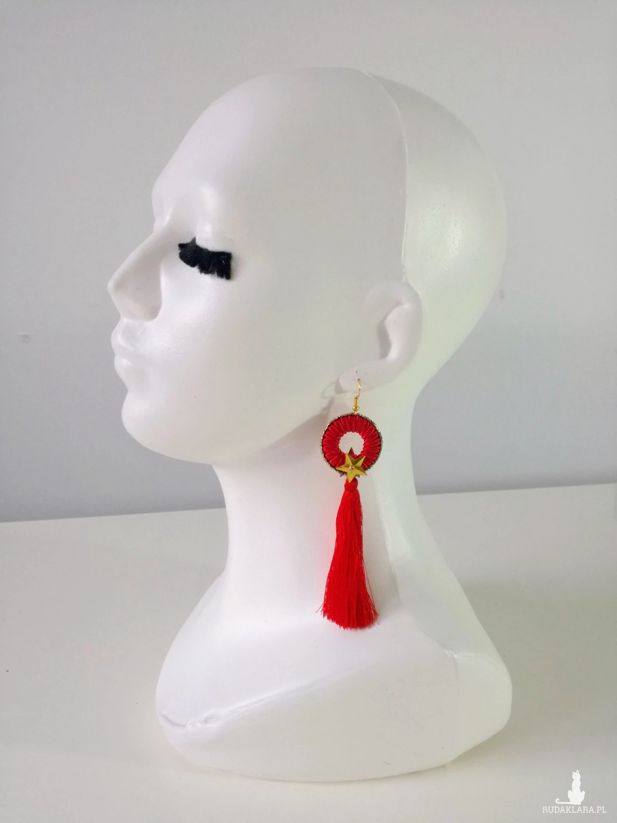 KOLCZYKI ROUND STAR Z GWIAZDKĄ I CHWOSTEM W KOLORZE czerwonym