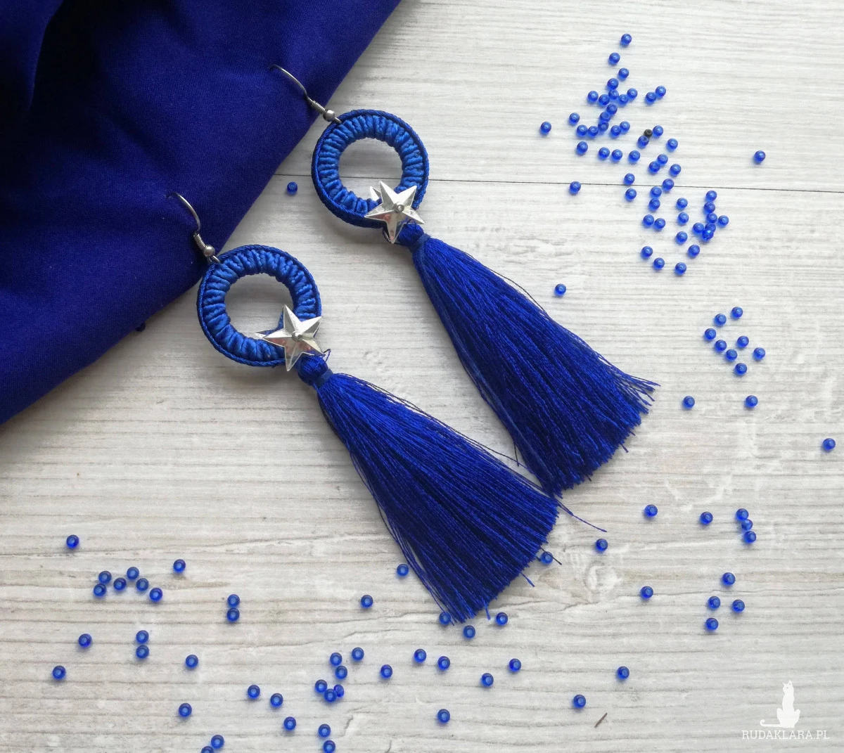 KOLCZYKI ROUND STAR Z GWIAZDKĄ I CHWOSTEM W KOLORZE KOBALTOWYM