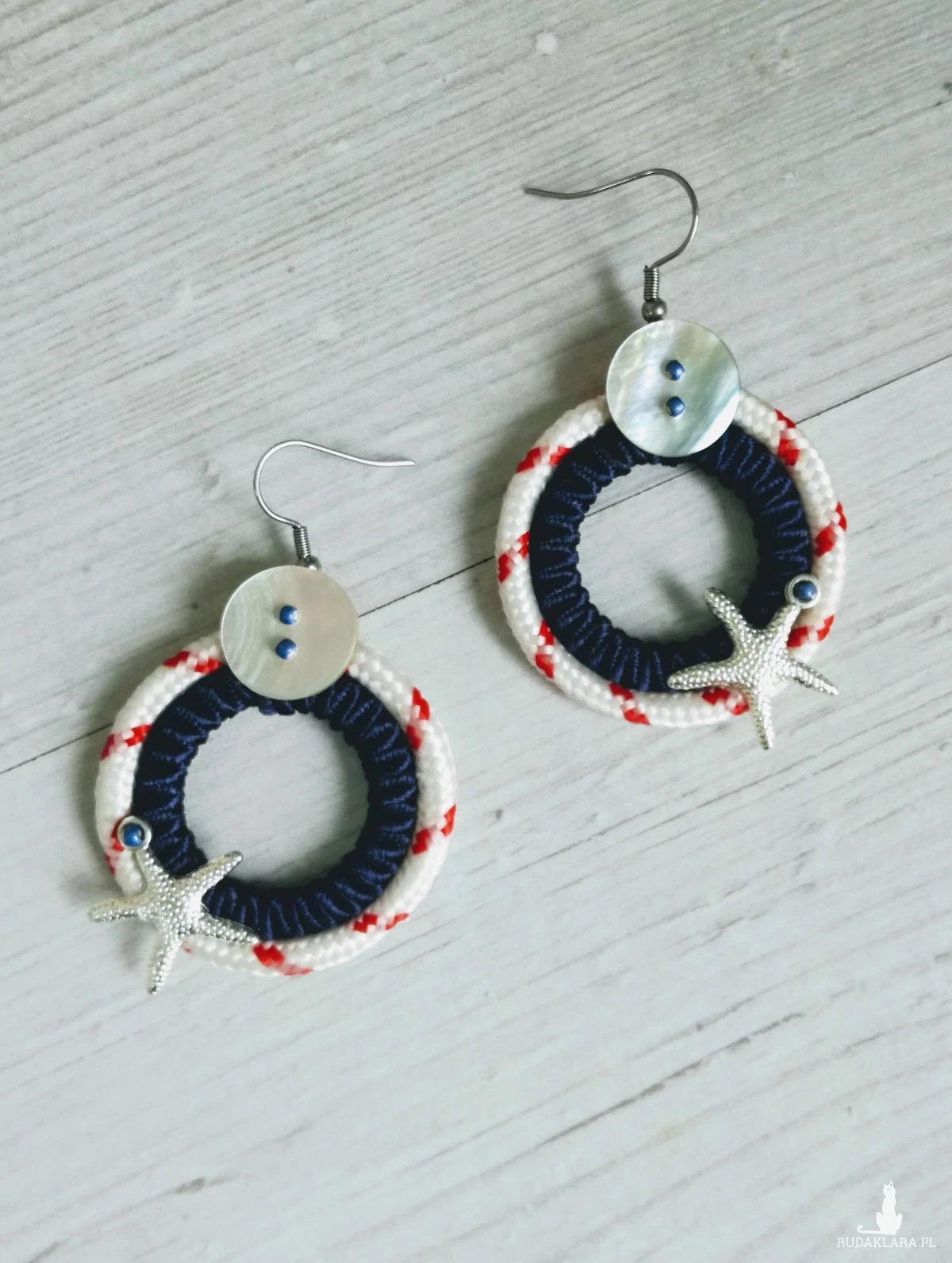 Duże okrągłe kolczyki w stylu marynarskim Round Sailor ze srebrnymi rozgwiadami