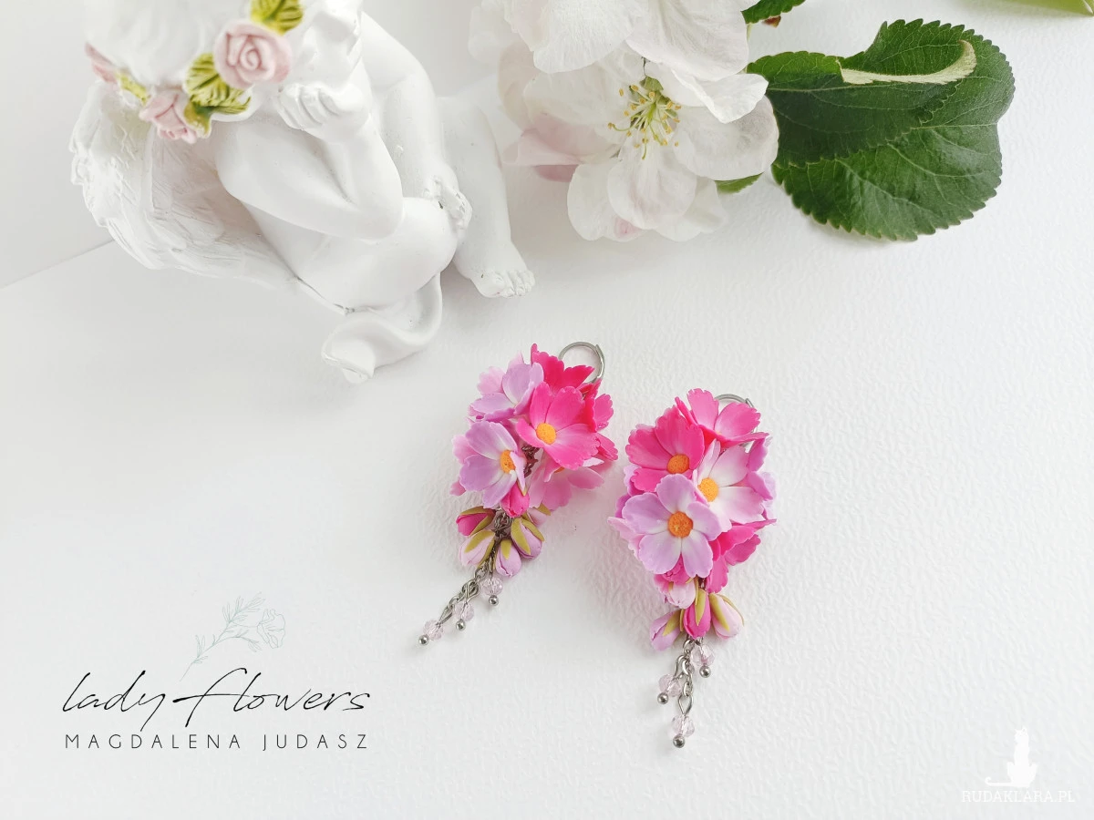 Kolczyki z kwiatami kosmosu