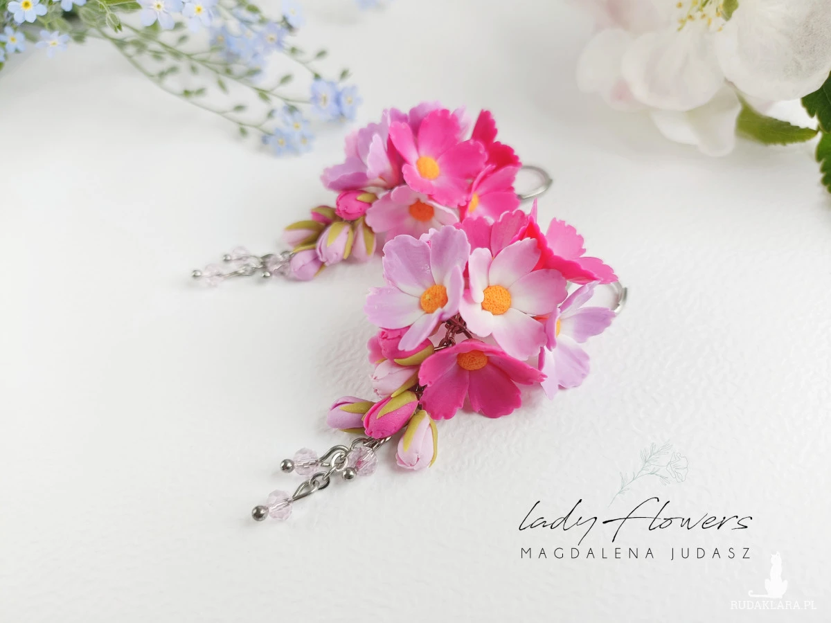 Kolczyki z kwiatami kosmosu