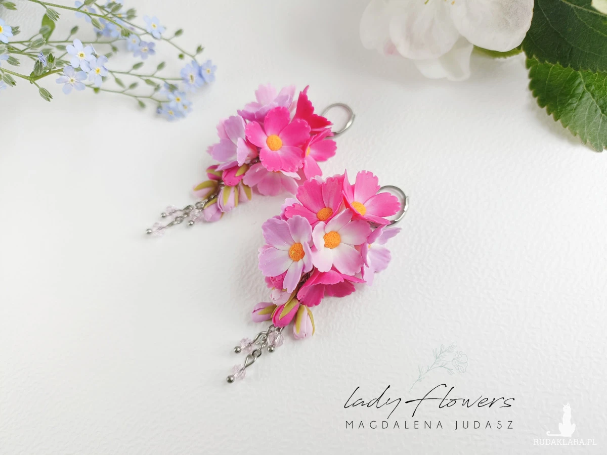 Kolczyki z kwiatami kosmosu