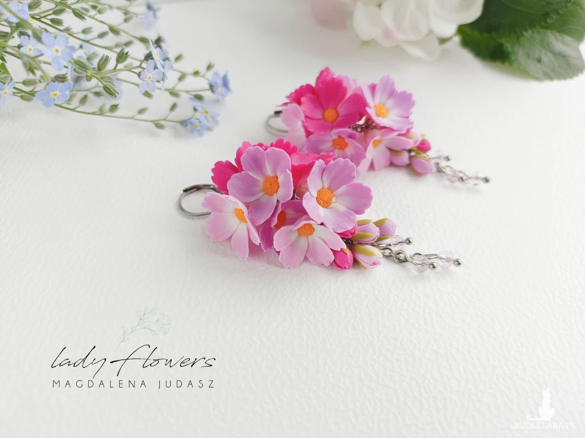 Kolczyki z kwiatami kosmosu