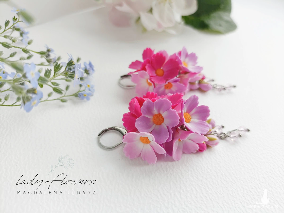 Kolczyki z kwiatami kosmosu