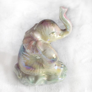 słoń figurka na meble, rzeźba ze słoniem, porcelanowy słoń, słonik dekoracja, słoń z porcelany, kolorowy słoń ozdoba do domu