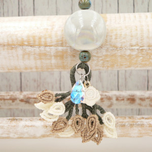 Naszyjnik wiosenny z kryształem Swarovski.