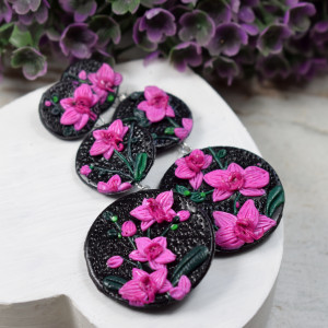 Długie, kolorowe kolczyki "orchidee"