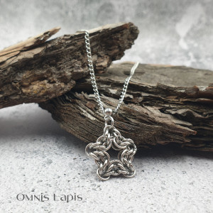 Wisiorek chainmaille - stalowa gwiazda