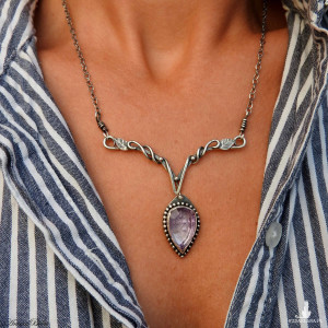 Naszyjnik srebrny elficki z rzeźbionym ametystem