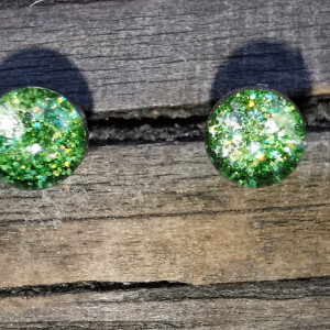 Zielone kolczyki sztyfty zieleń sztyfty żywica
