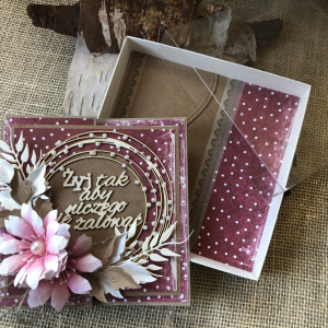 168,KARTKA Z OKAZJI PRZEJŚCIA NA EMERYTURĘ W PUDEŁKU