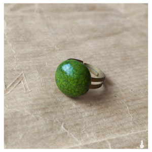 Pierścionek z oczkiem zieleń butelkowa