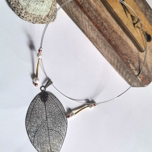 Naszyjnik obroża z lisciem