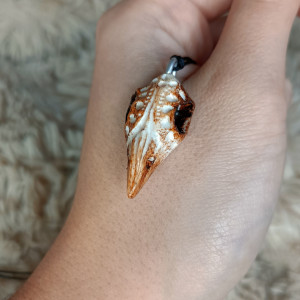 naszyjnik czaszka ptaka recznie rzezbiony, idealny na prezent