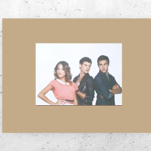 małe plakaty z filmów, plakat z serialu Violetta, Violetta plakat A4, plakat z Violettą i chłopakami, serialowe plakaty, filmowe plakaty, Martina Stoessel plakat A4