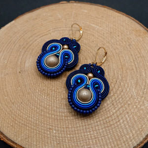 NIEBIESKO-BEŻOWE WISZĄCE KOLCZYKI SUTASZ